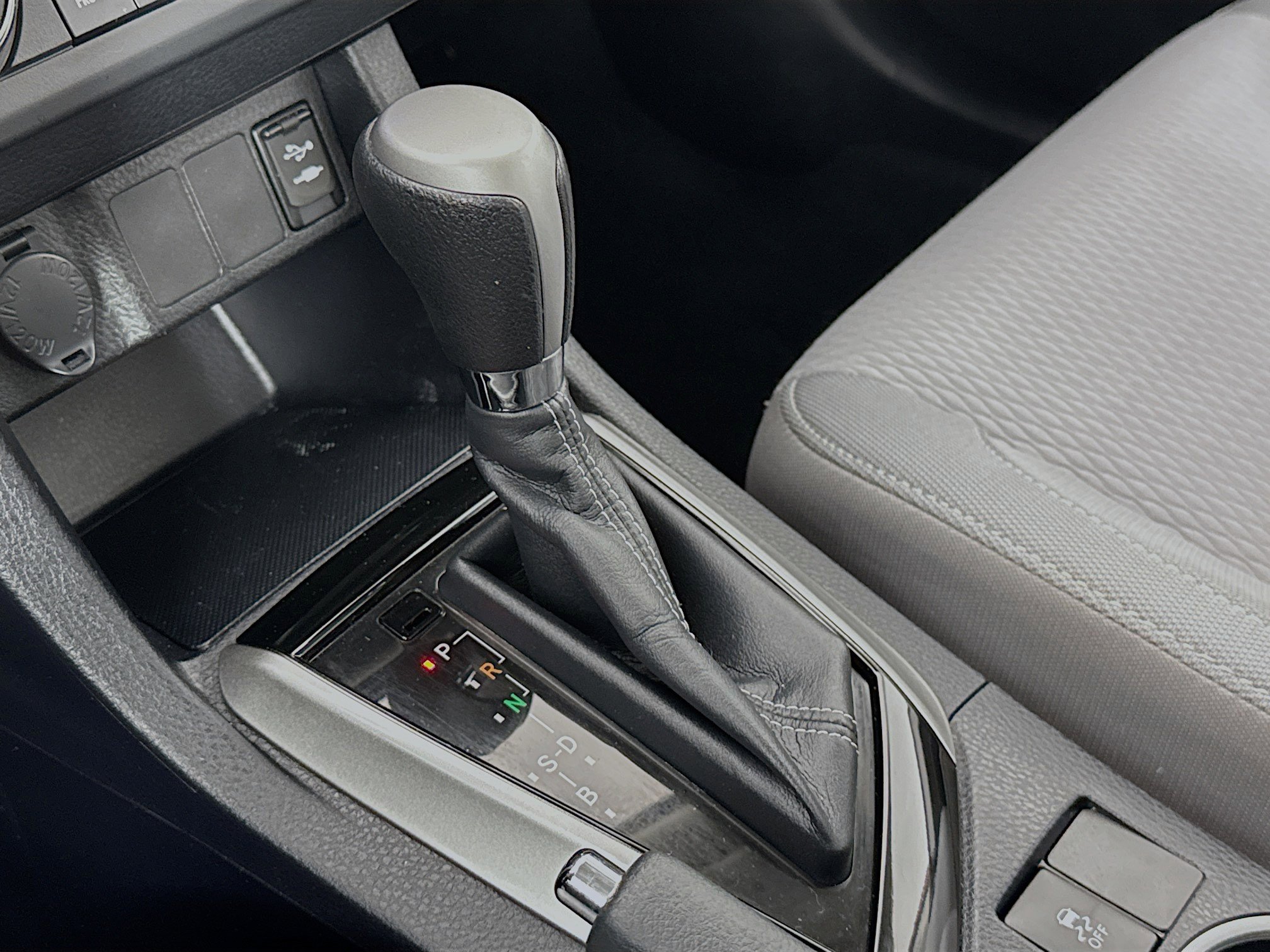 Used 2014 Toyota Corolla L image 16