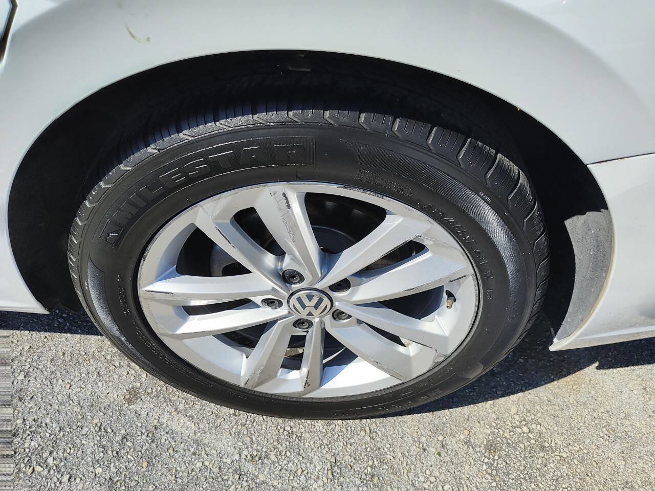 Used 2020 Volkswagen Passat 2.0T SE FWD image 28
