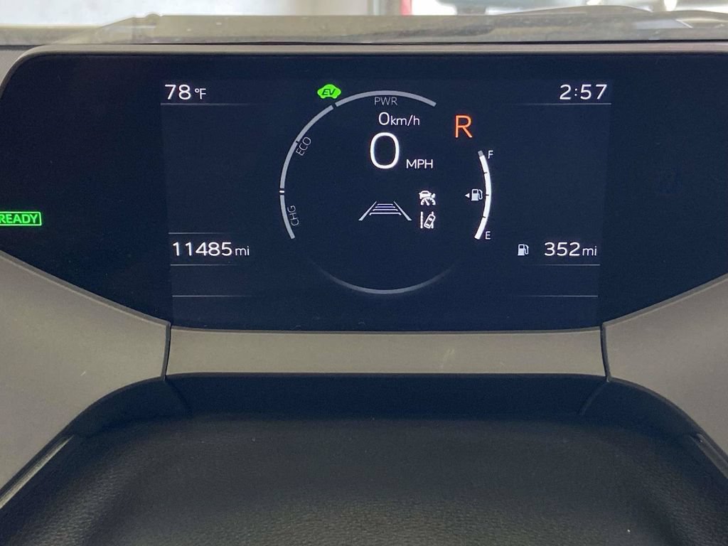 Used 2025 Toyota Prius LE FWD image 29