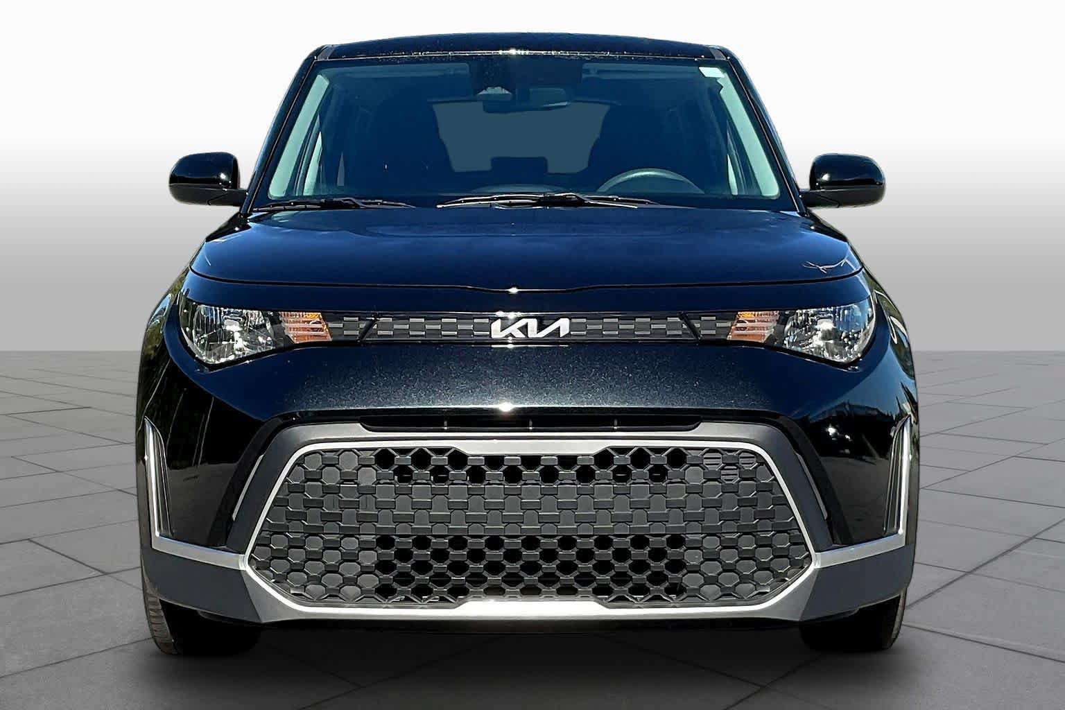 Used 2025 Kia Soul LX FWD image 4