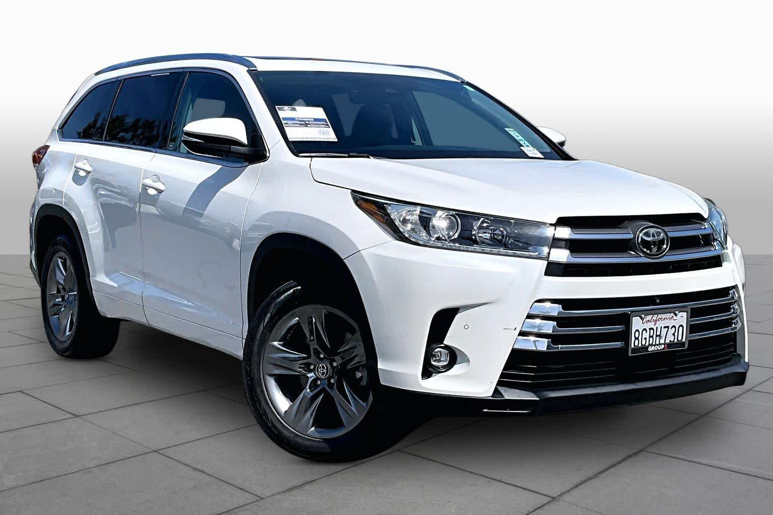 Used 2019 Toyota Highlander Limited Platinum FWD image 2