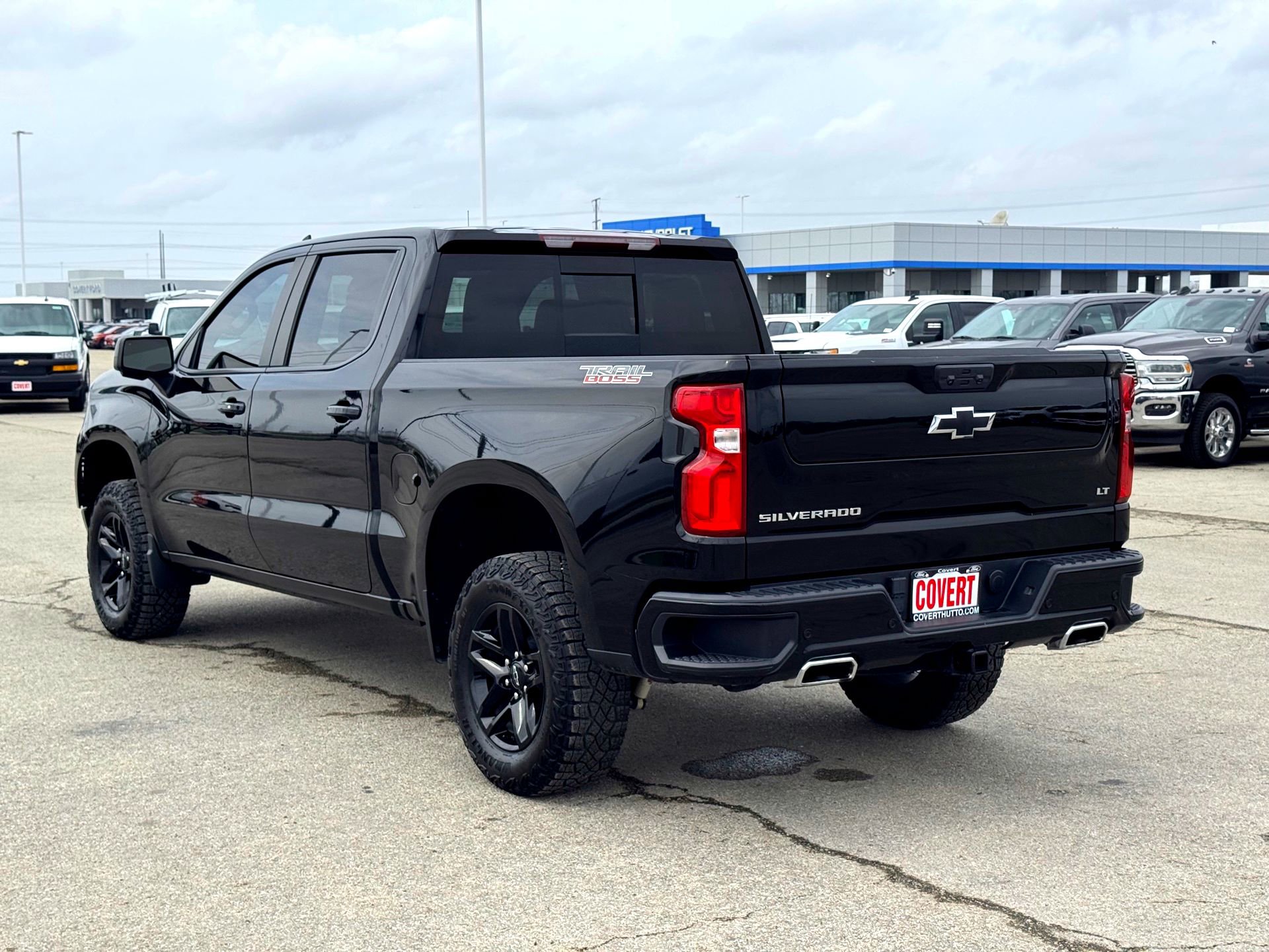 Used 2024 Chevrolet Silverado 1500 LT Trail Boss w/ Convenience Package II image 9