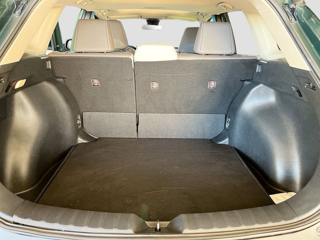 Used 2022 Toyota Corolla Cross XLE w/ Convenience Package FWD image 28