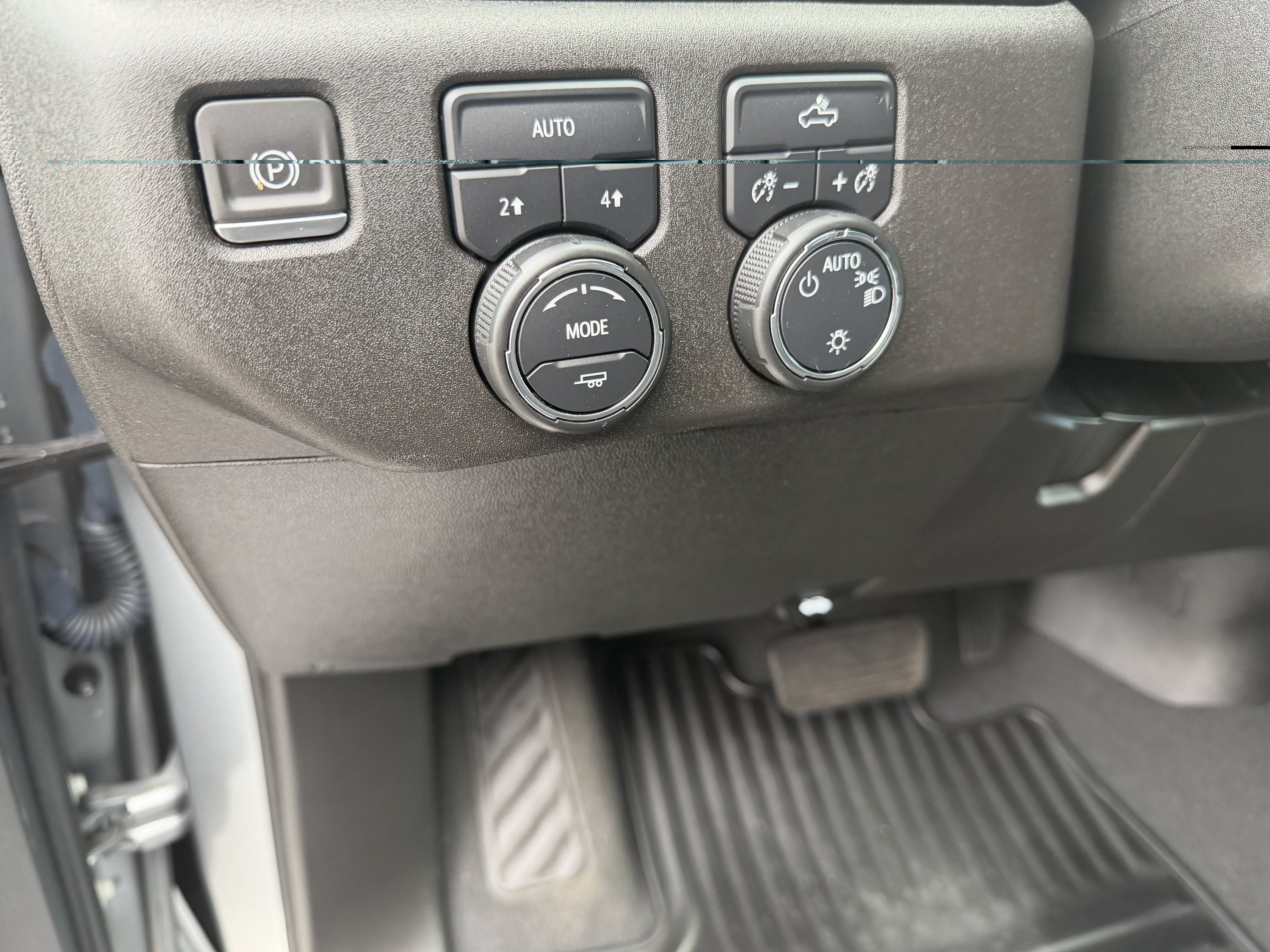 Used 2023 Chevrolet Silverado 1500 LT AWD/4WD image 17