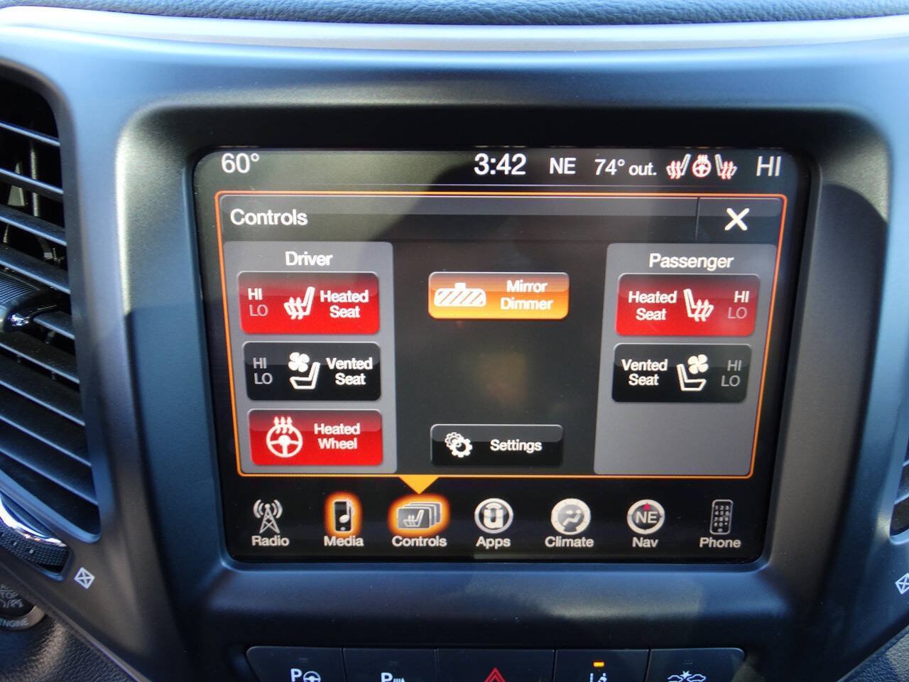 Used 2016 Jeep Cherokee 4WD Limited w/ Luxury Group w/ Luxury Group image 27
