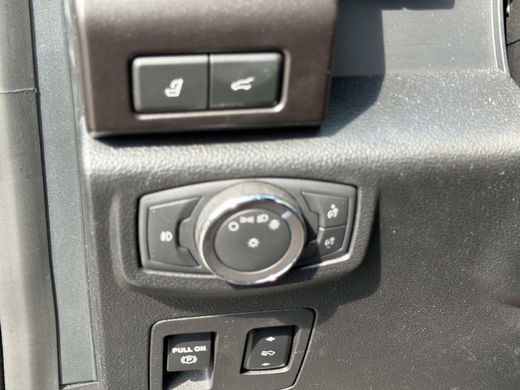 Used 2018 Ford Expedition Limited w/ Equipment Group 302A RWD image 21