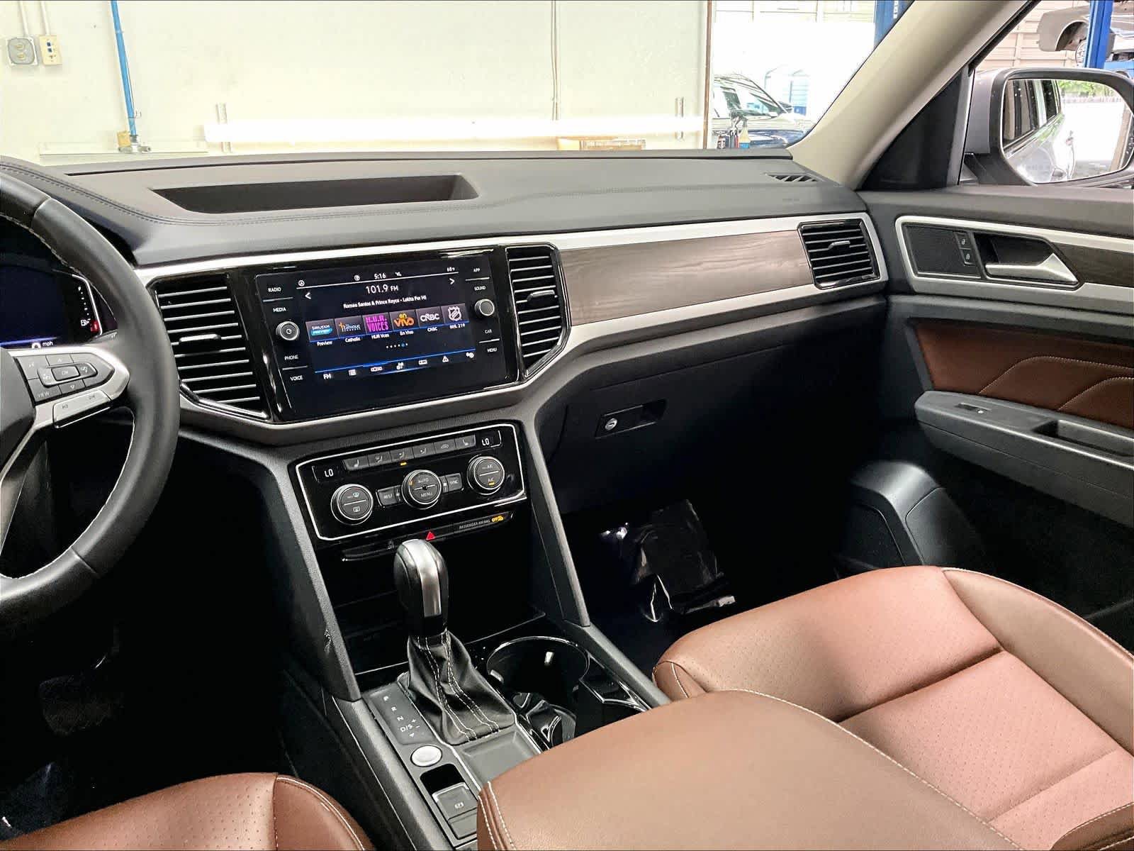 Used 2023 Volkswagen Atlas SE w/ Black Wheel Package FWD image 8