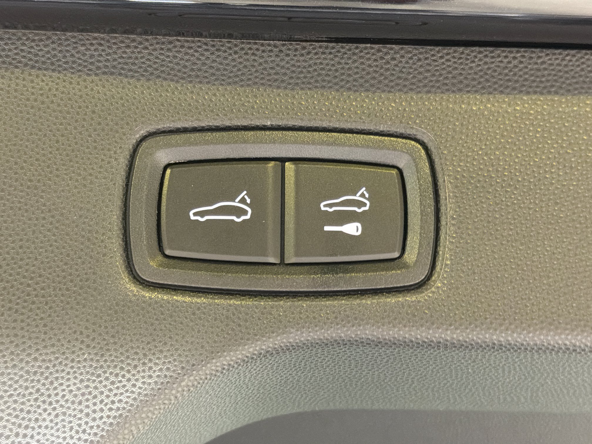Certified 2026 Porsche Macan Electric RWD image 15