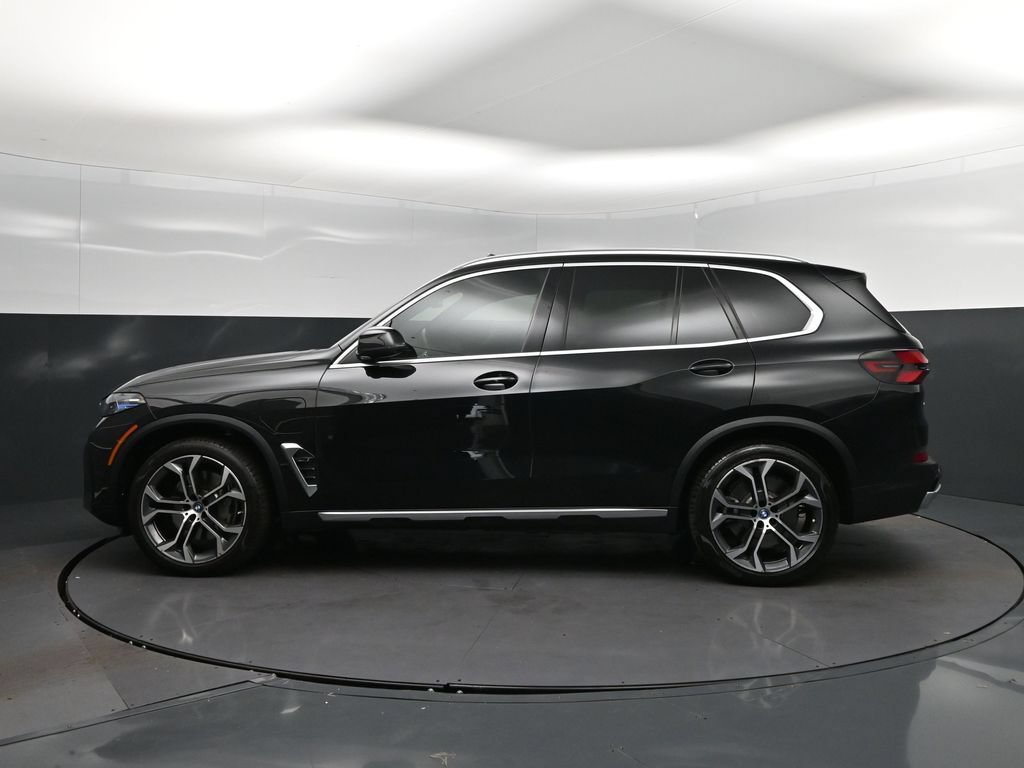 Certified 2024 BMW X5 xDrive50e w/ Premium Package AWD/4WD image 4