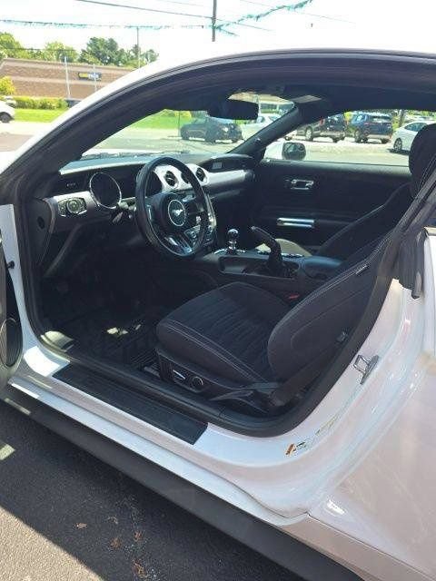 Used 2017 Ford Mustang GT RWD image 8