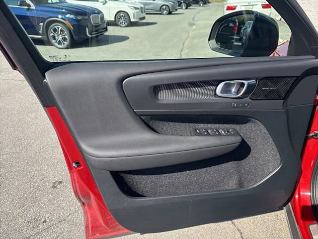 Used 2021 Volvo XC40 T5 R-Design w/ Advanced Package image 11