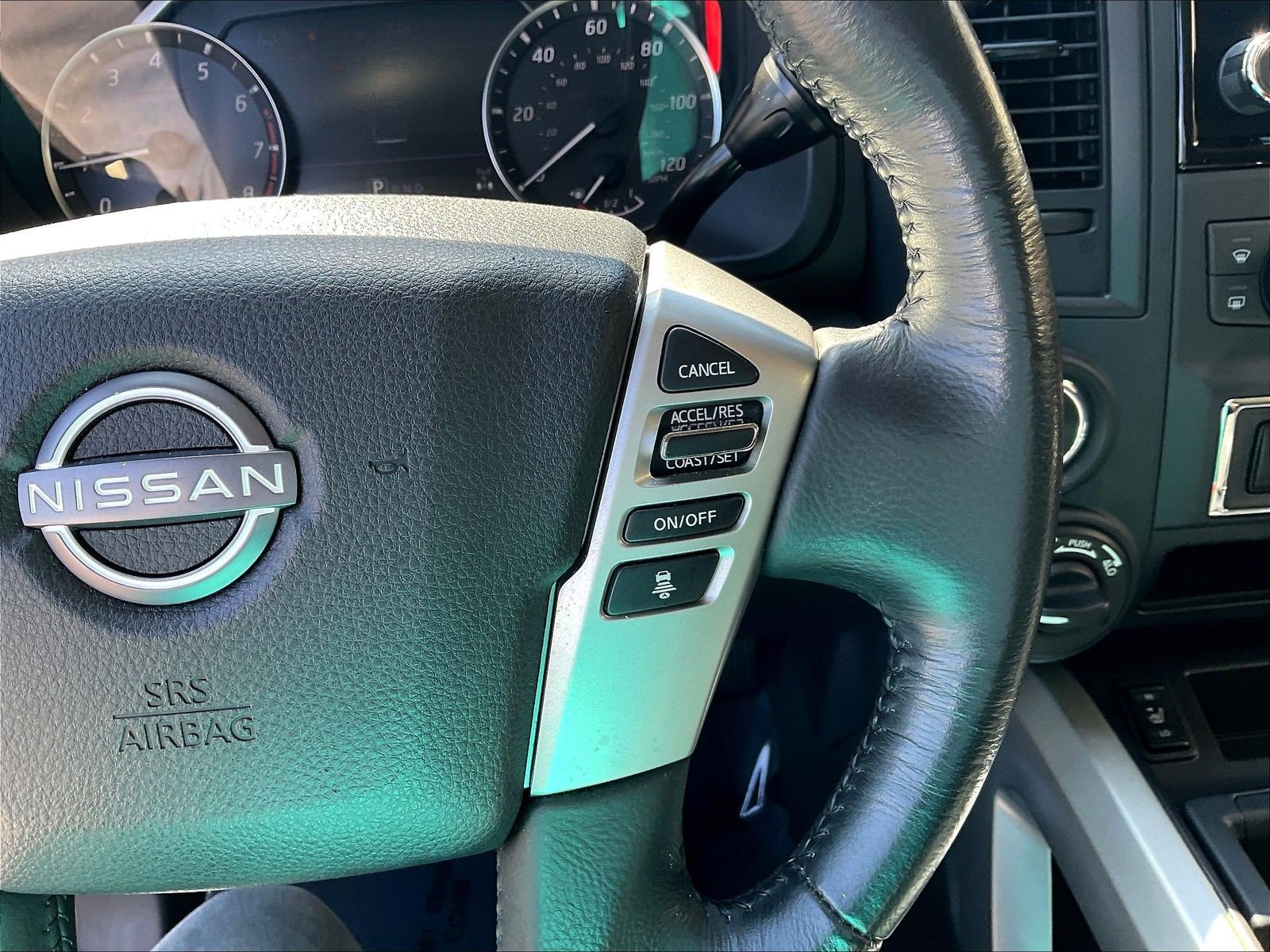 Used 2024 Nissan Titan SV w/ SV Convenience Package AWD/4WD image 15