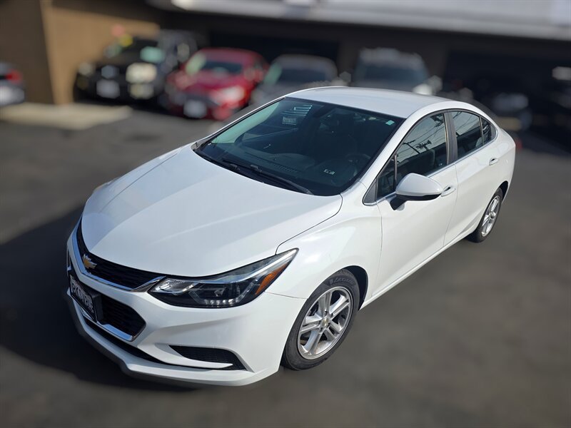 Used 2017 Chevrolet Cruze LT w/ Convenience Package FWD image 8