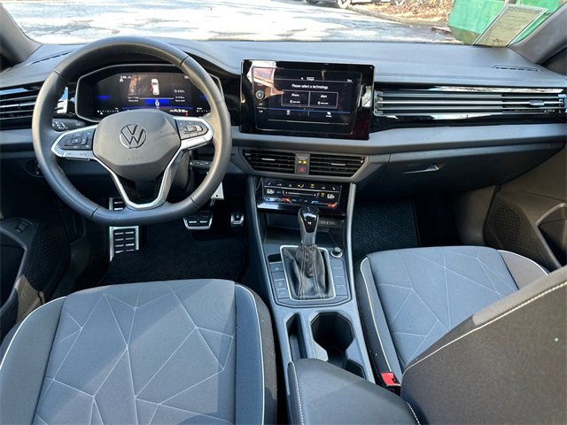 Used 2025 Volkswagen Jetta Sport image 14