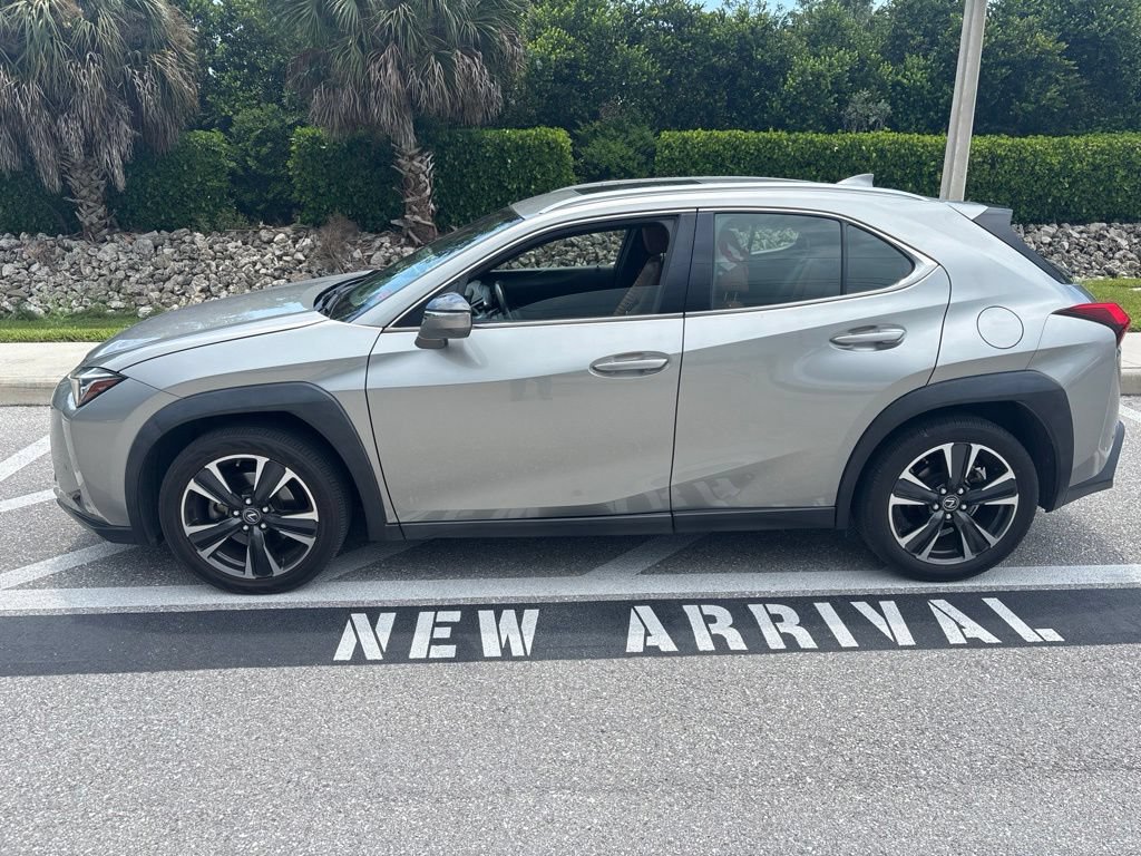 Used 2021 Lexus UX 200 w/ Premium Package FWD image 3