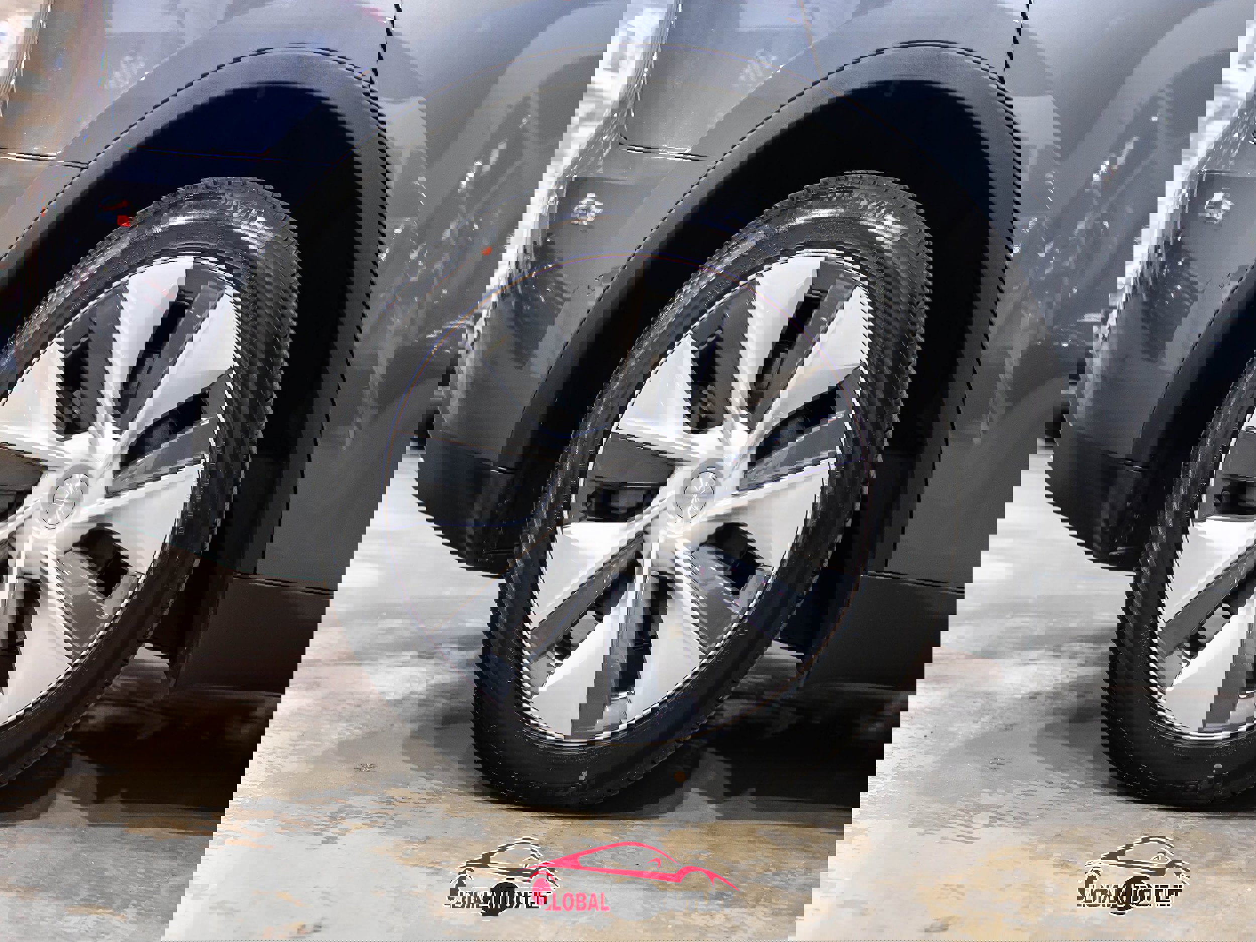 Used 2020 Tesla Model Y Long Range image 11