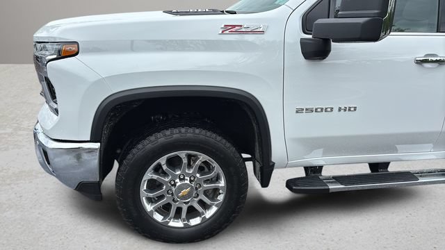 Used 2025 Chevrolet Silverado 2500 LTZ w/ LTZ Premium Package AWD/4WD image 34