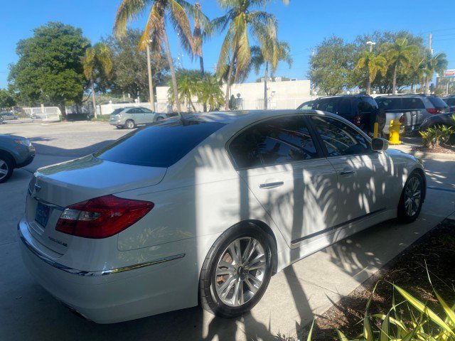Used 2012 Hyundai Genesis 4.6 image 8