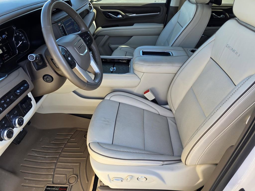 Used 2021 GMC Yukon XL Denali w/ Denali Premium Package image 27