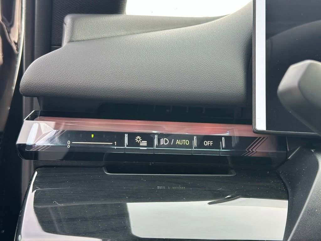 New 2026 BMW 530i xDrive w/ M Sport Package image 32