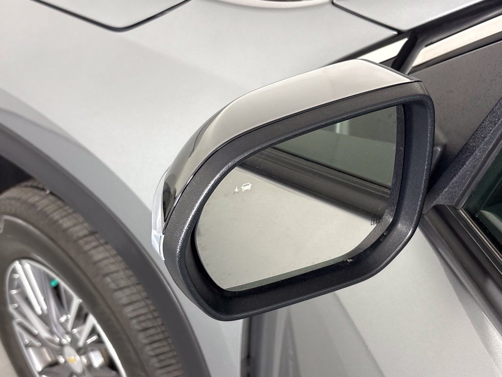 Used 2025 Chevrolet Traverse LT FWD image 13