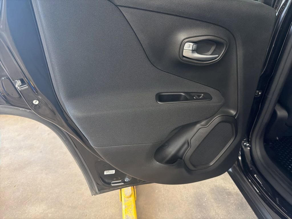 Used 2020 Jeep Renegade Latitude w/ Cold Weather Group AWD/4WD image 19