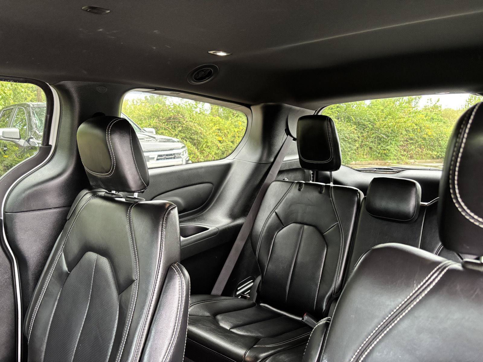 Used 2025 Chrysler Pacifica Select FWD image 15