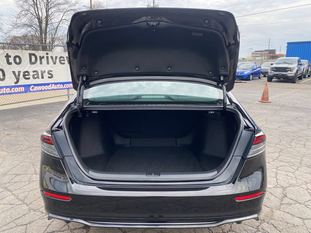 Used 2025 Honda Accord Sport image 4