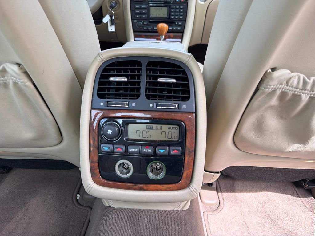 Used 2005 Jaguar XJ8 image 46