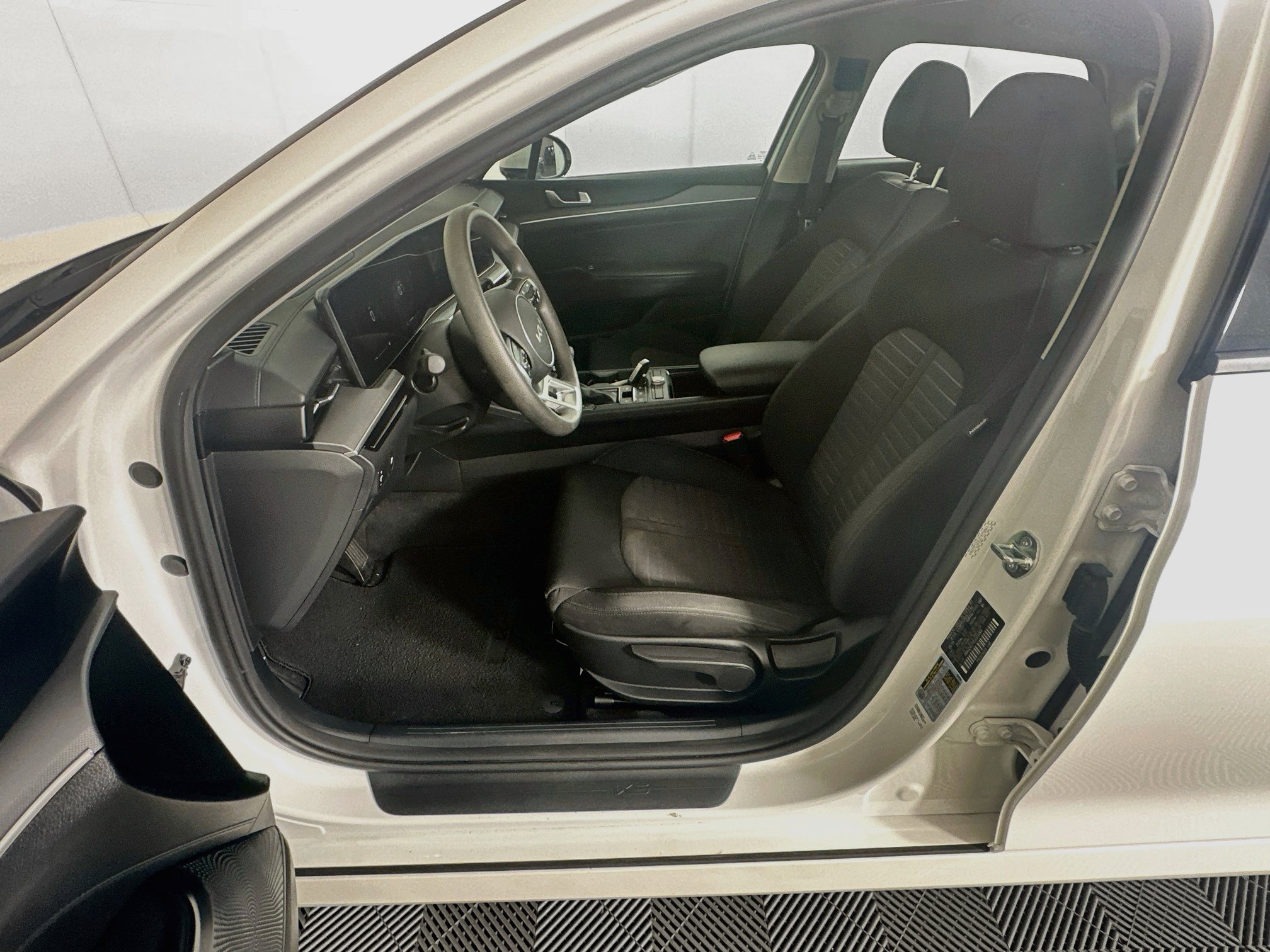 Used 2025 Kia K5 LXS FWD image 13