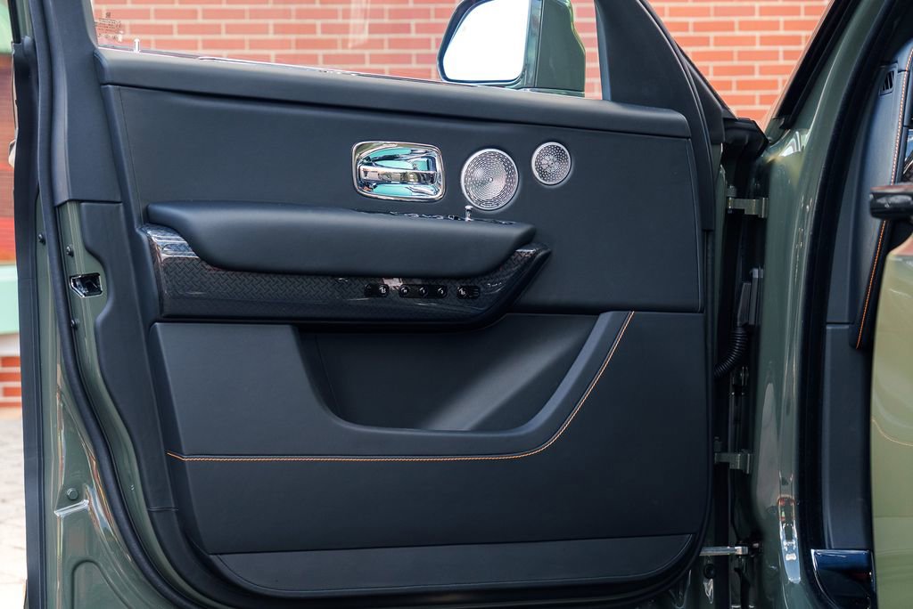 Used 2025 Rolls-Royce Cullinan Black Badge AWD/4WD image 36
