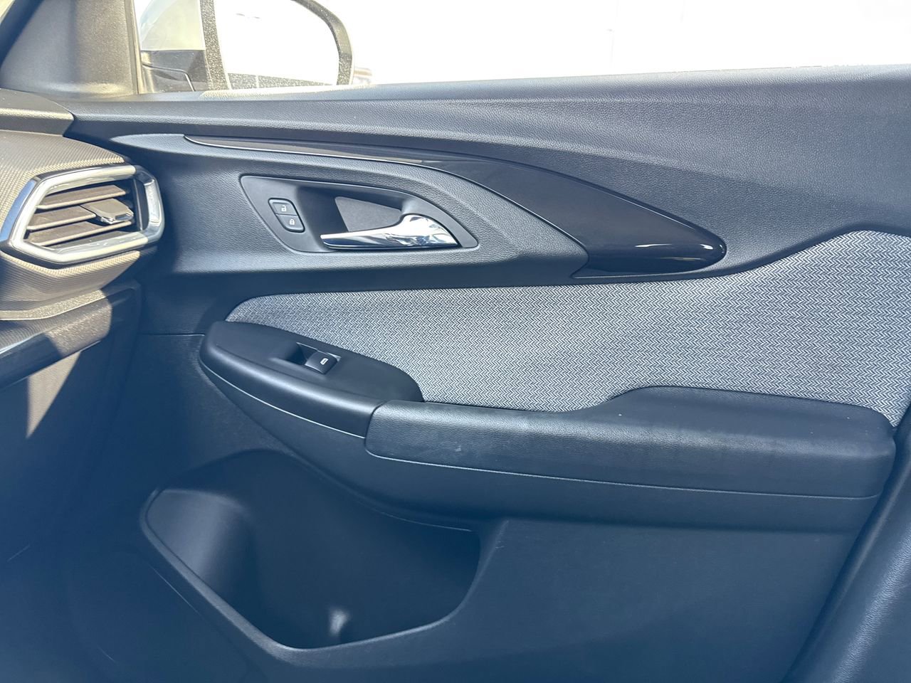 Used 2022 Chevrolet TrailBlazer LT w/ Convenience Package image 24