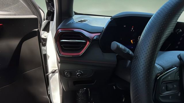 Used 2024 Chevrolet TrailBlazer RS image 23