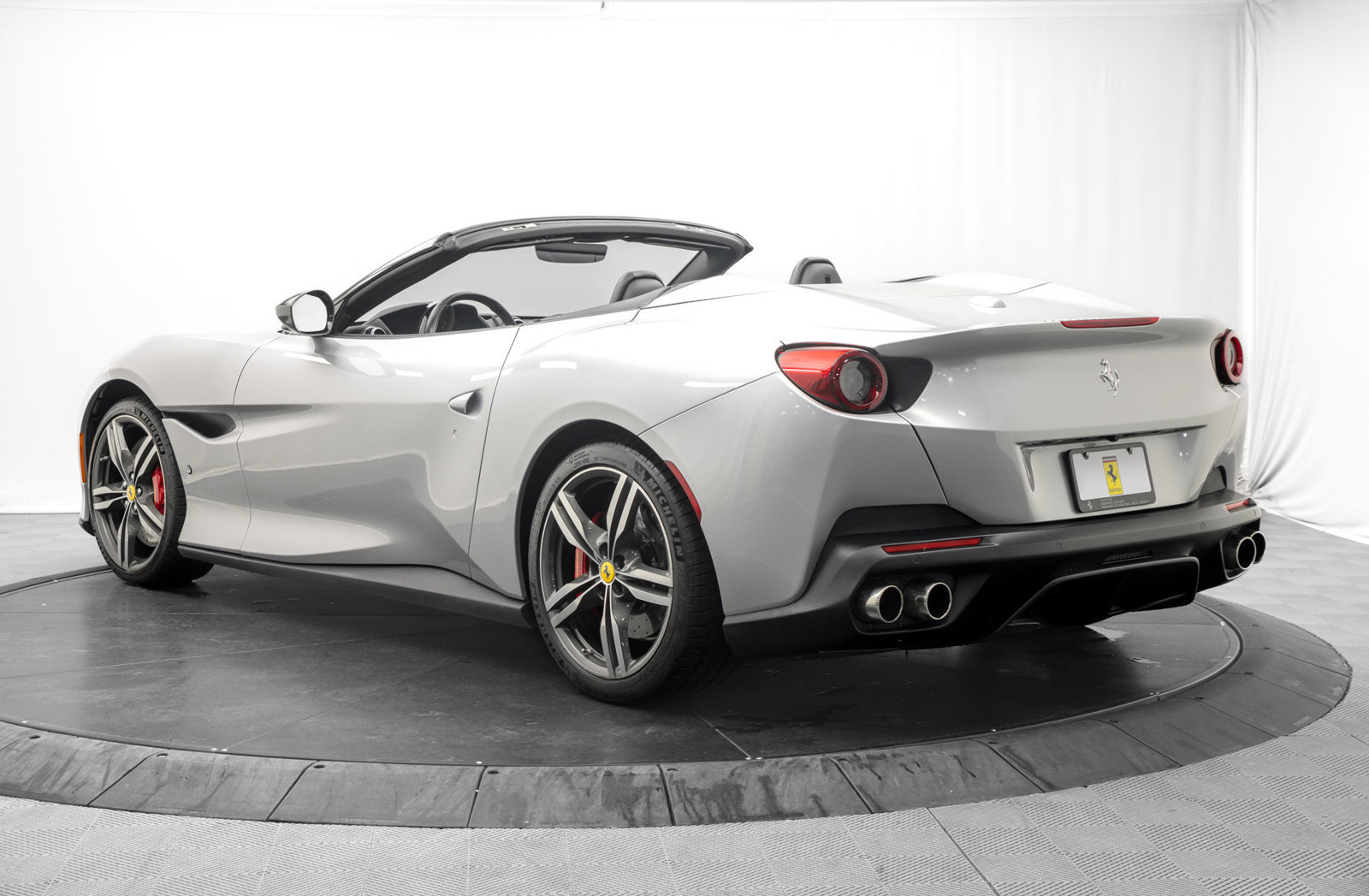 Used 2019 Ferrari Portofino RWD image 5
