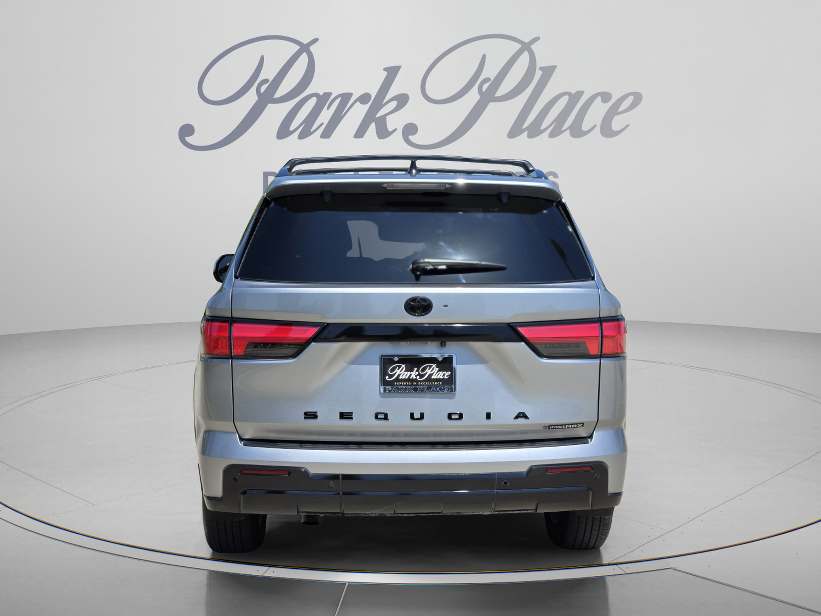 Used 2025 Toyota Sequoia Platinum AWD/4WD image 4
