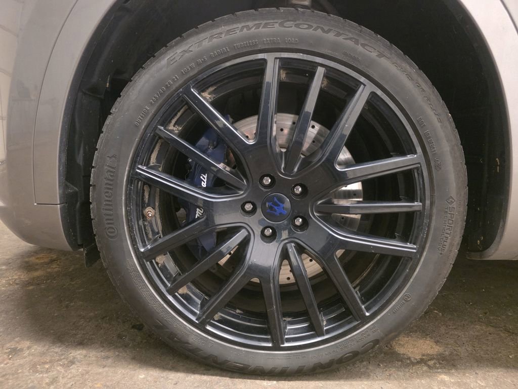 Used 2019 Maserati Levante GTS AWD/4WD image 9
