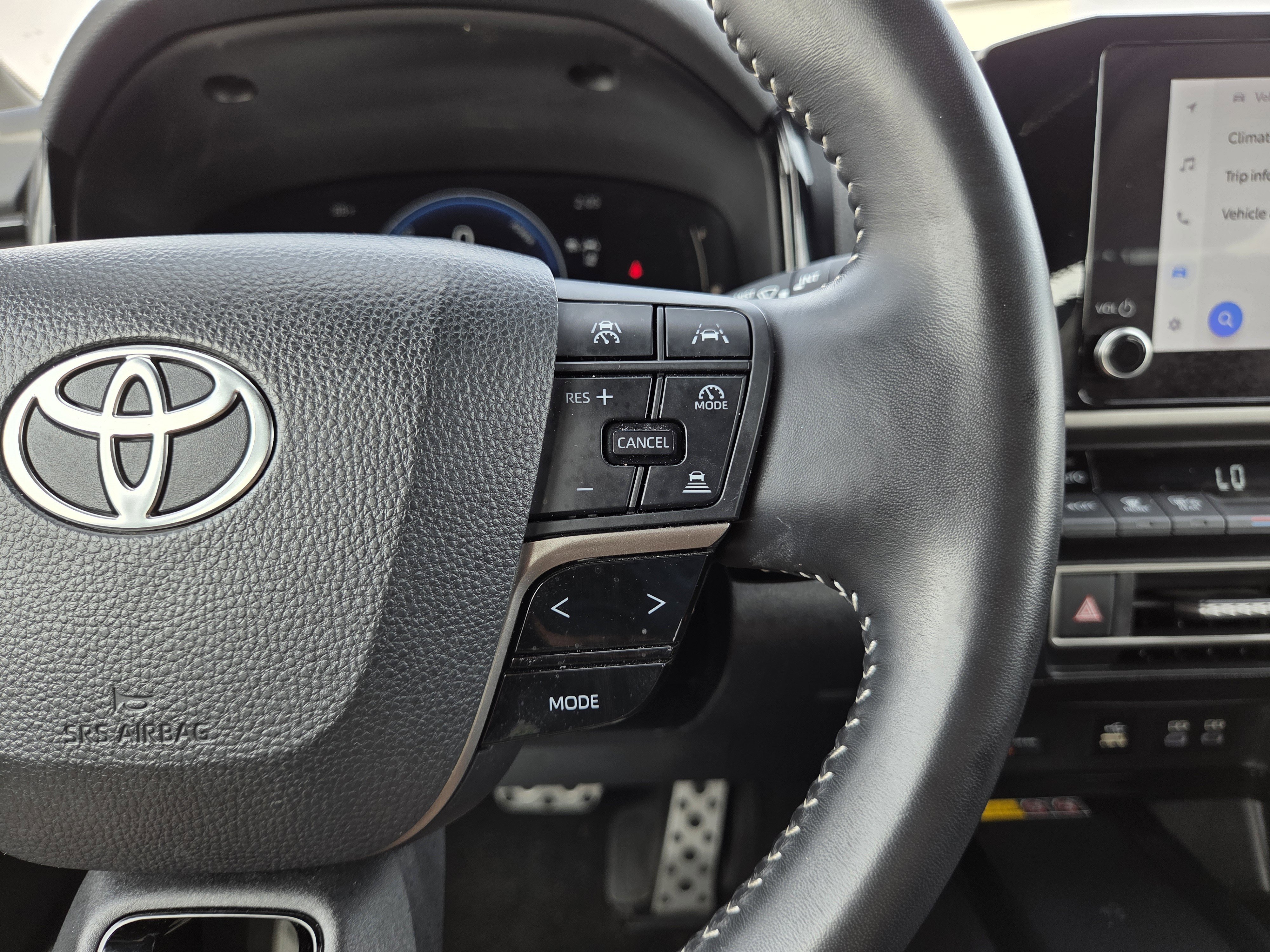 Used 2025 Toyota Camry SE image 38