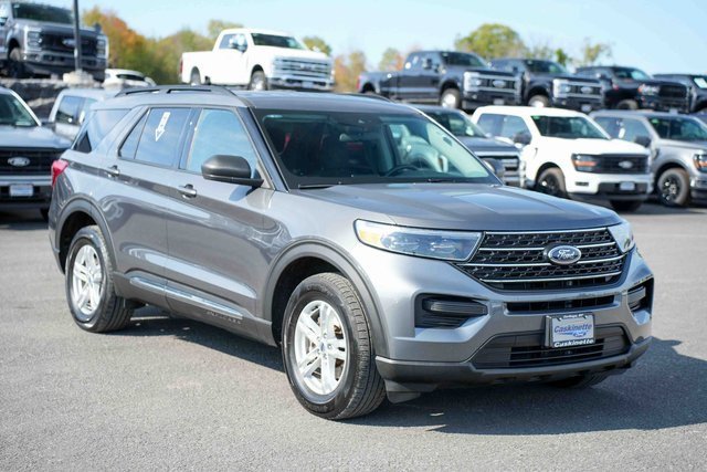Used 2023 Ford Explorer XLT image 3