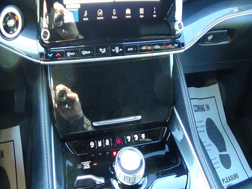 Certified 2024 Jeep Wagoneer 4WD w/ Convenience Group I image 26