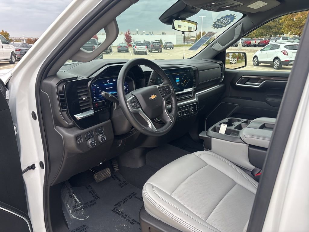 Used 2023 Chevrolet Silverado 1500 LT image 16