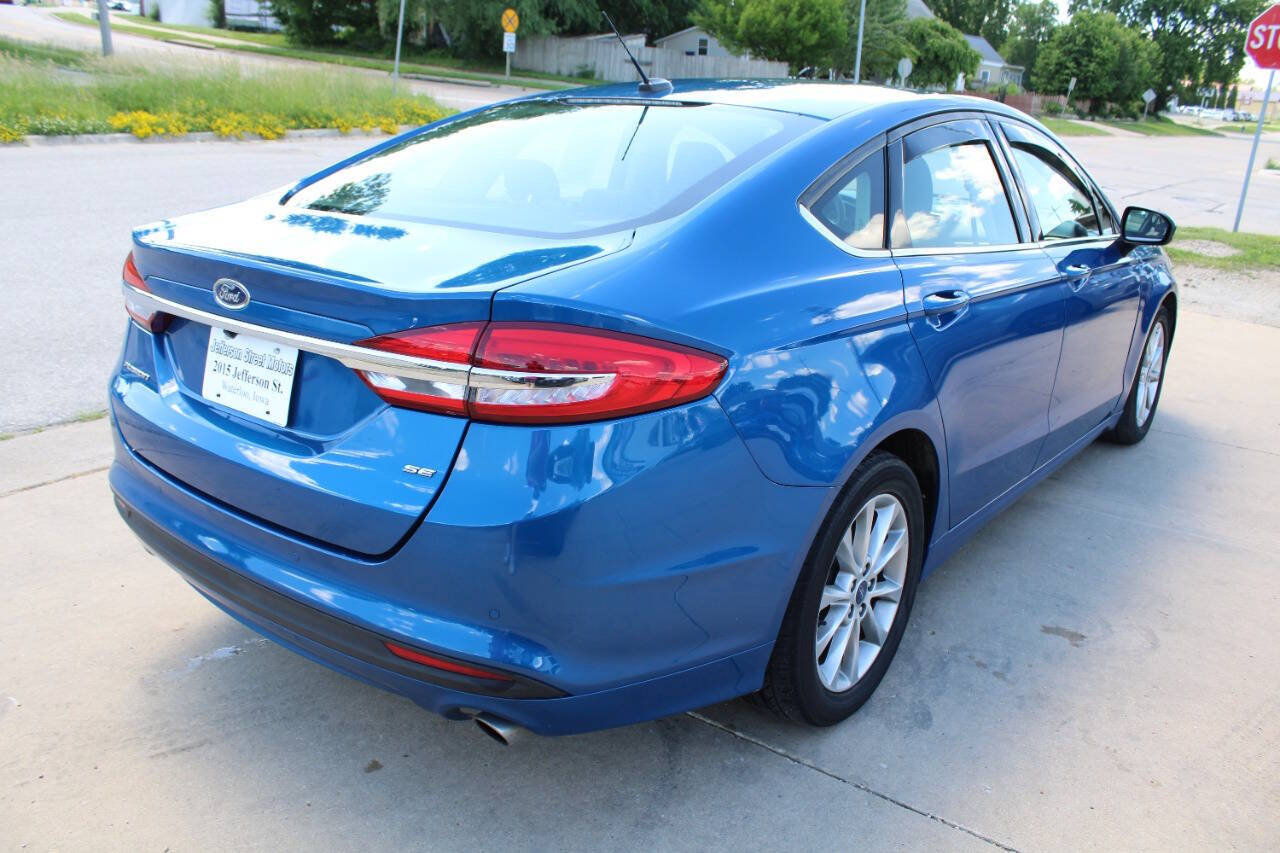Used 2017 Ford Fusion SE w/ Fusion SE Technology Package FWD image 6