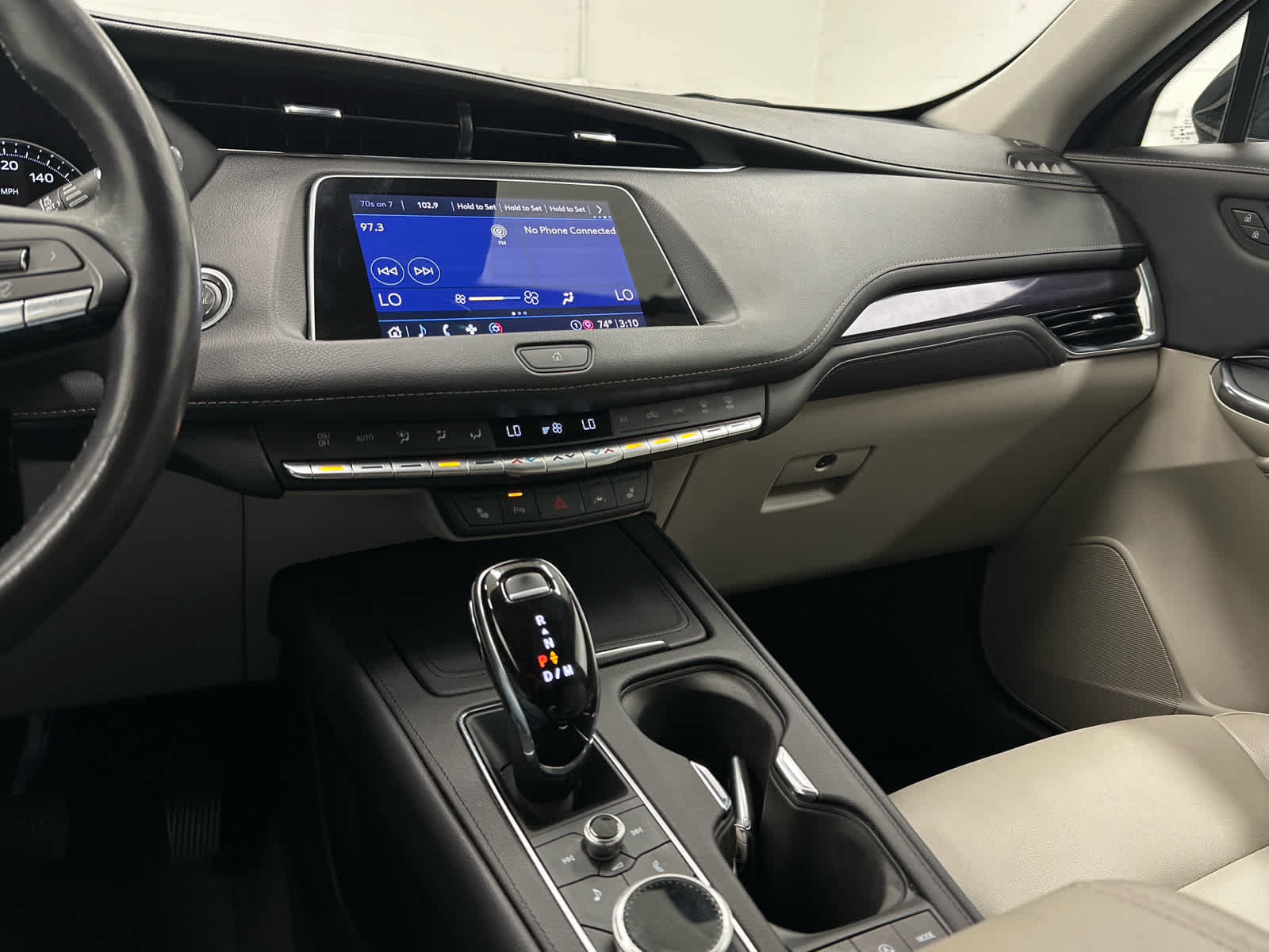 Used 2023 Cadillac XT4 Luxury w/ Cold Weather Package AWD/4WD image 28