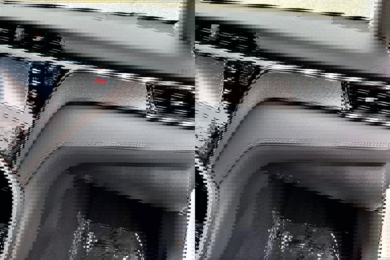 Used 2020 Toyota Camry SE image 18