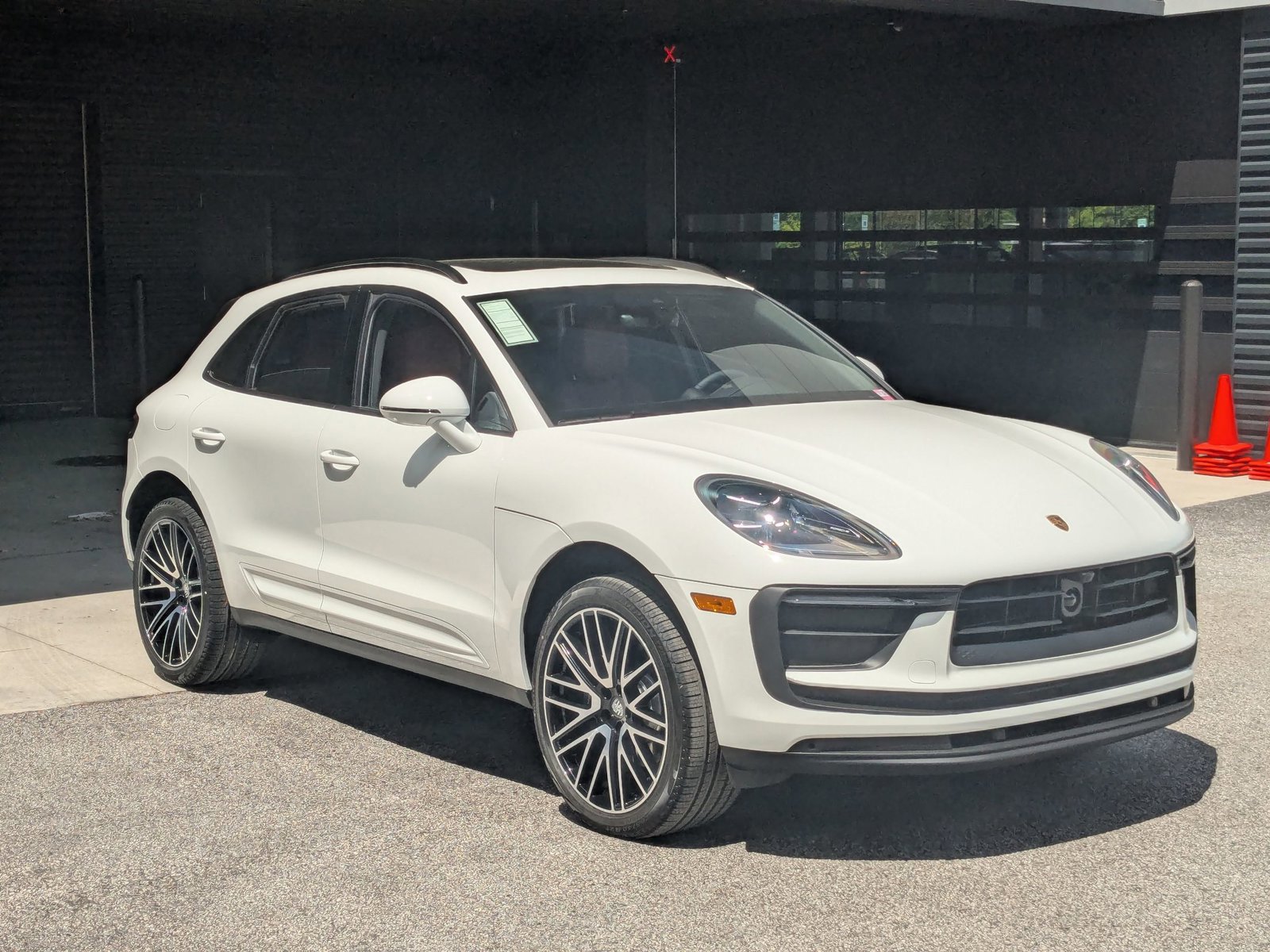 Used 2025 Porsche Macan image 7