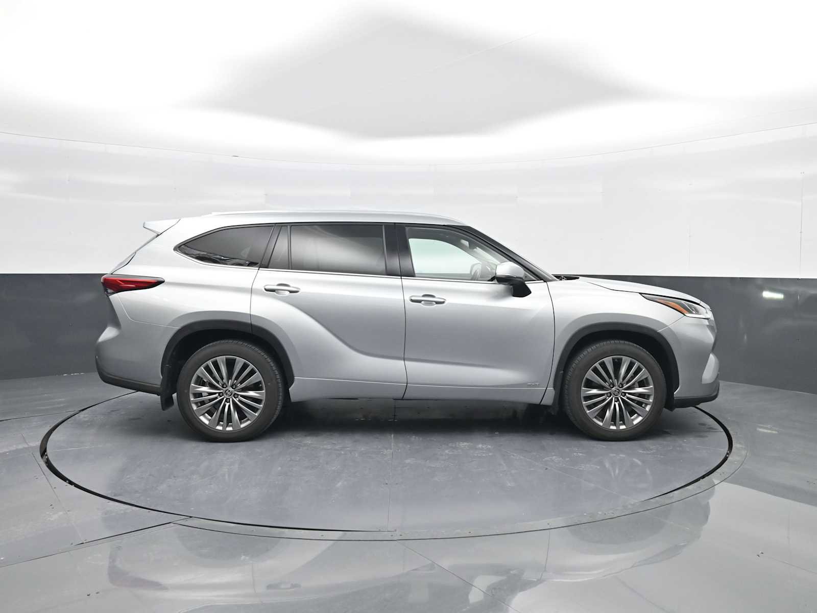Used 2022 Toyota Highlander Platinum image 9