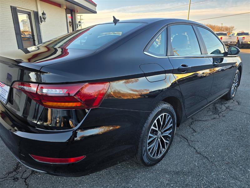 Used 2019 Volkswagen Jetta SE w/ Cold Weather Package FWD image 9