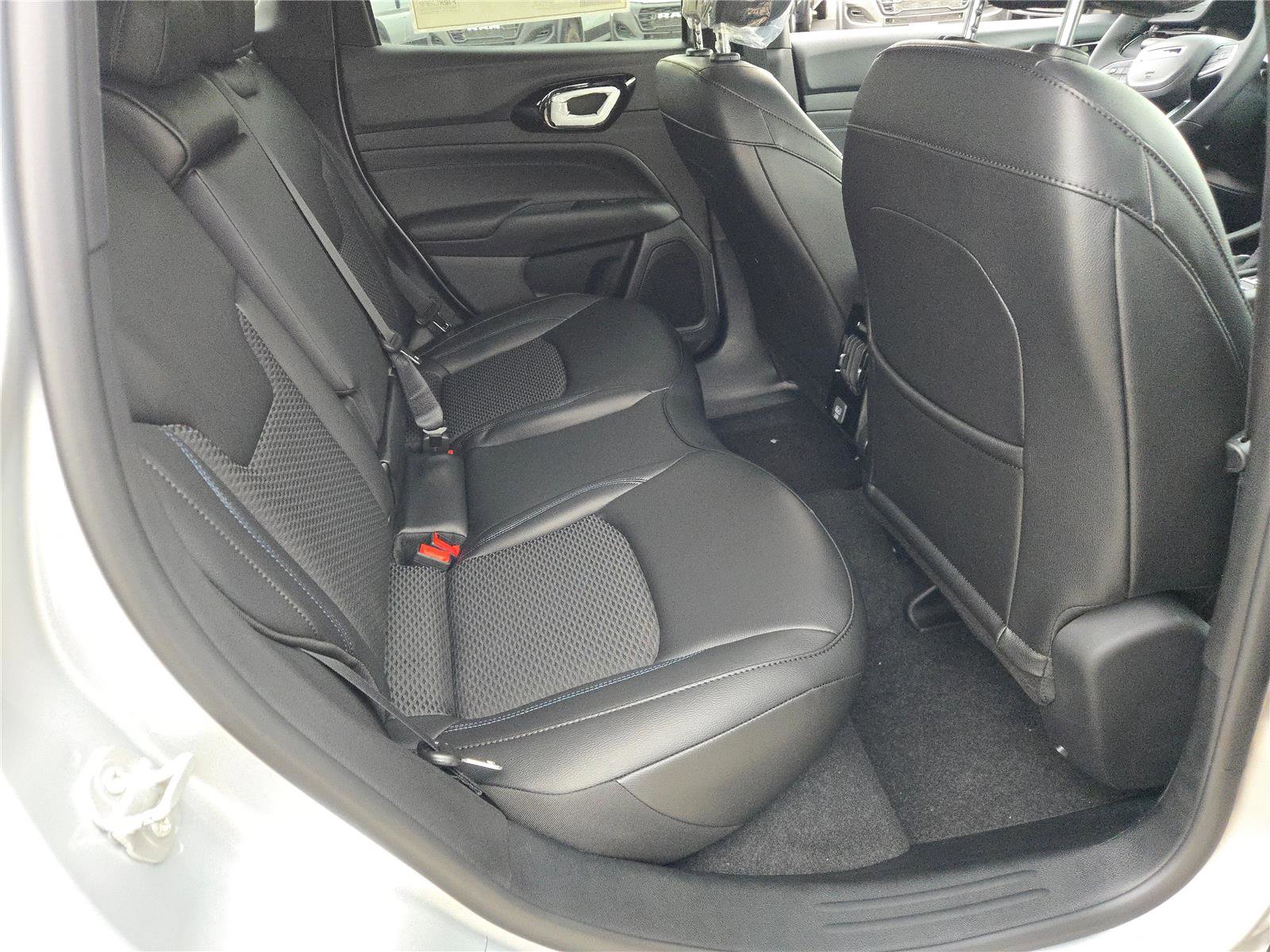 New 2026 Jeep Compass Latitude image 11