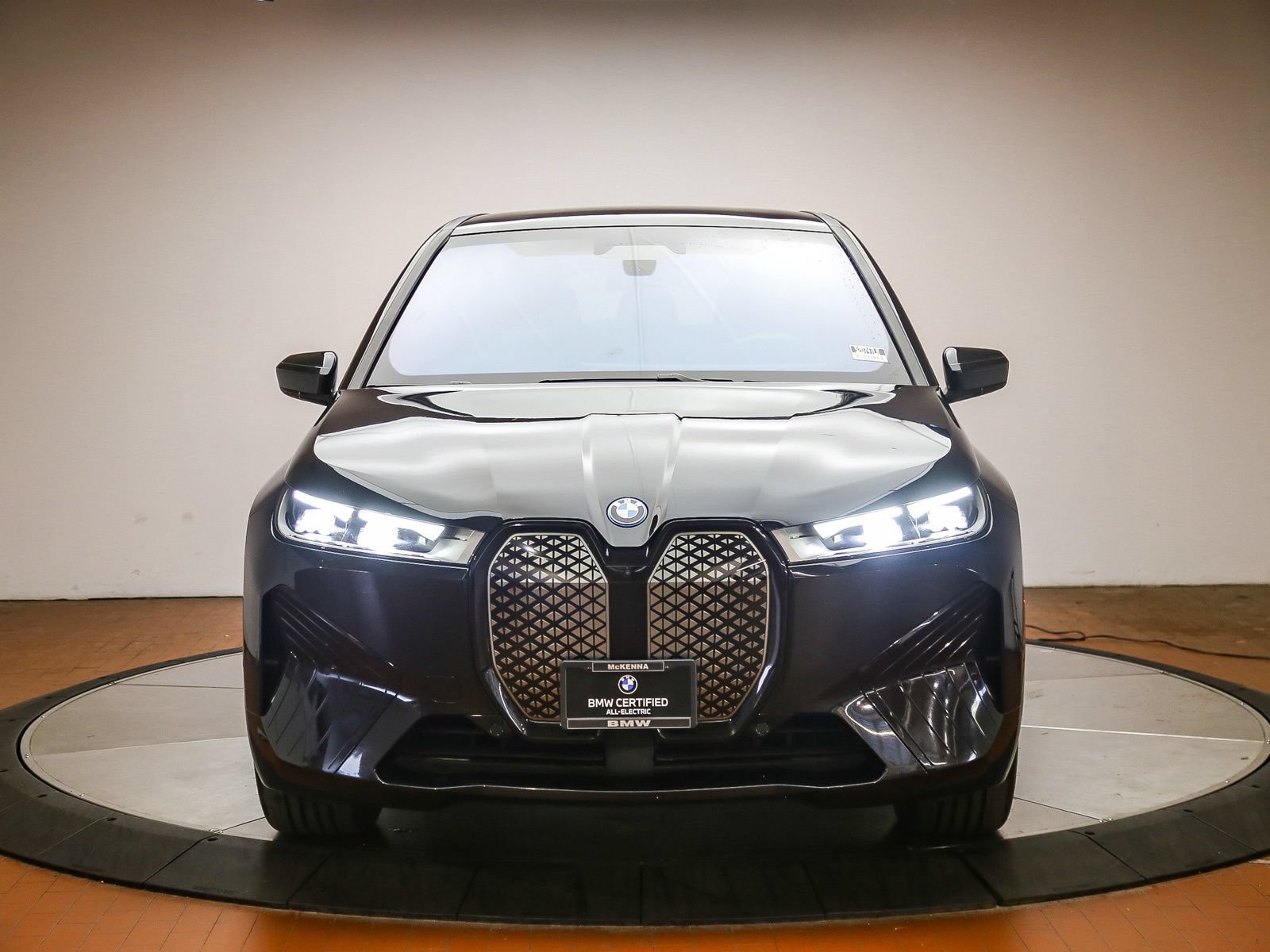 Certified 2024 BMW iX xDrive50 w/ Premium Package AWD/4WD image 2