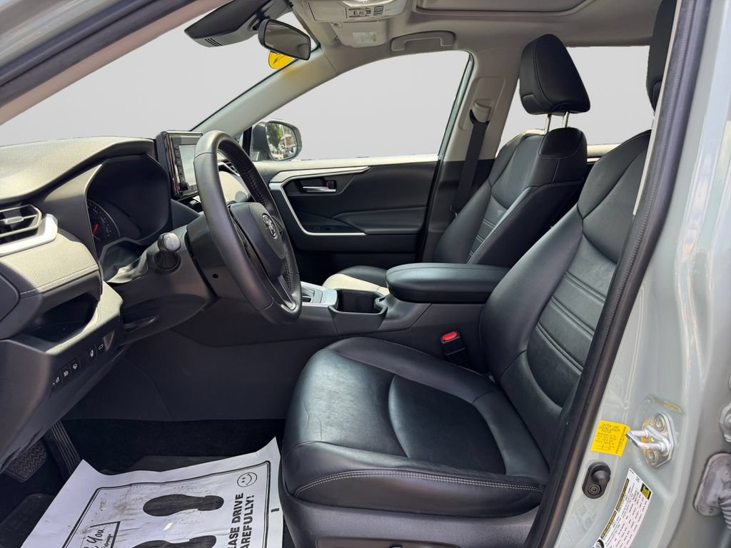 Used 2022 Toyota RAV4 XLE Premium AWD/4WD image 10
