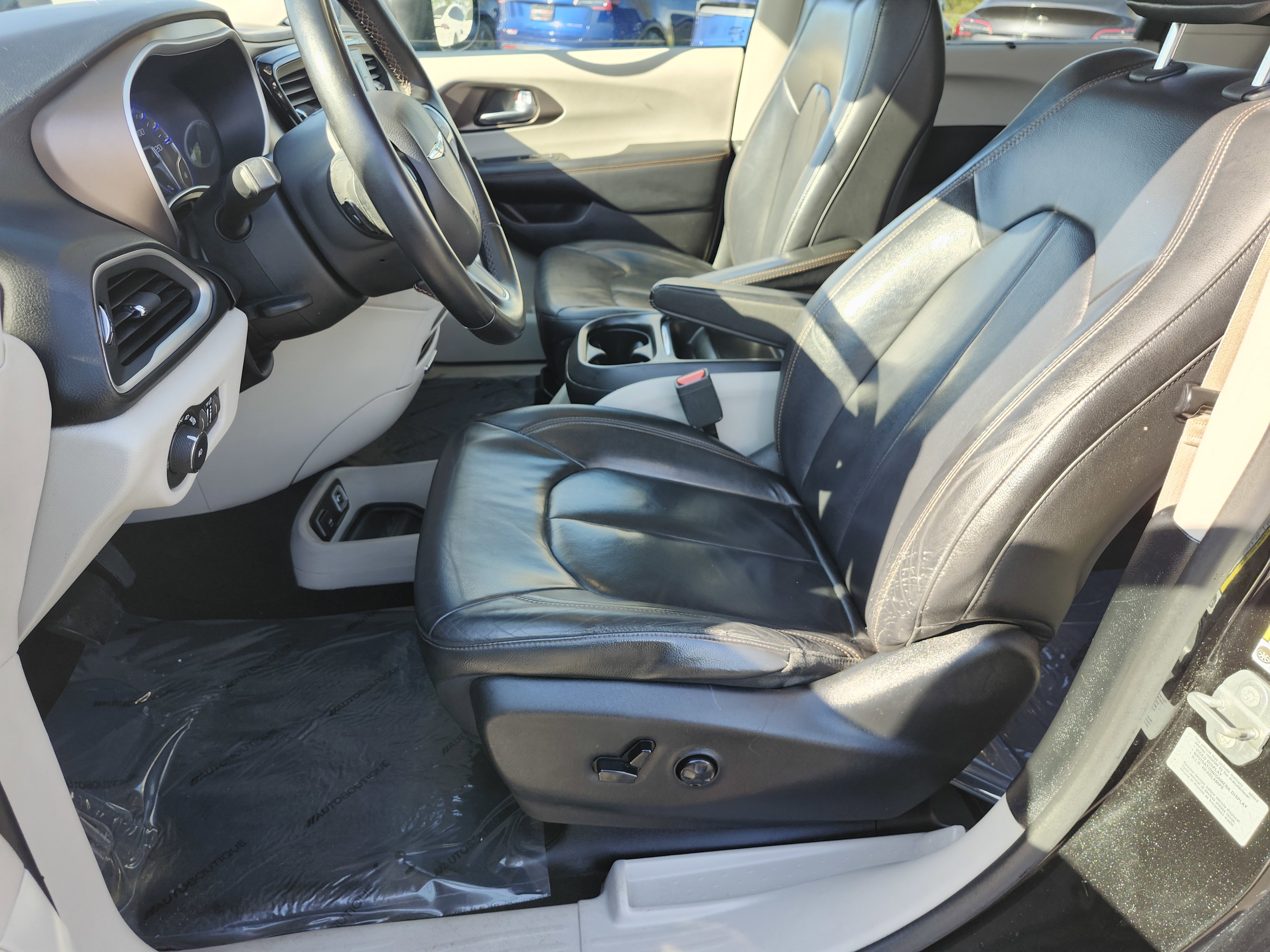 Used 2017 Chrysler Pacifica Touring-L image 21